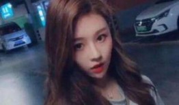 抖音网红模特吃瓜,趣味互动引网友热议